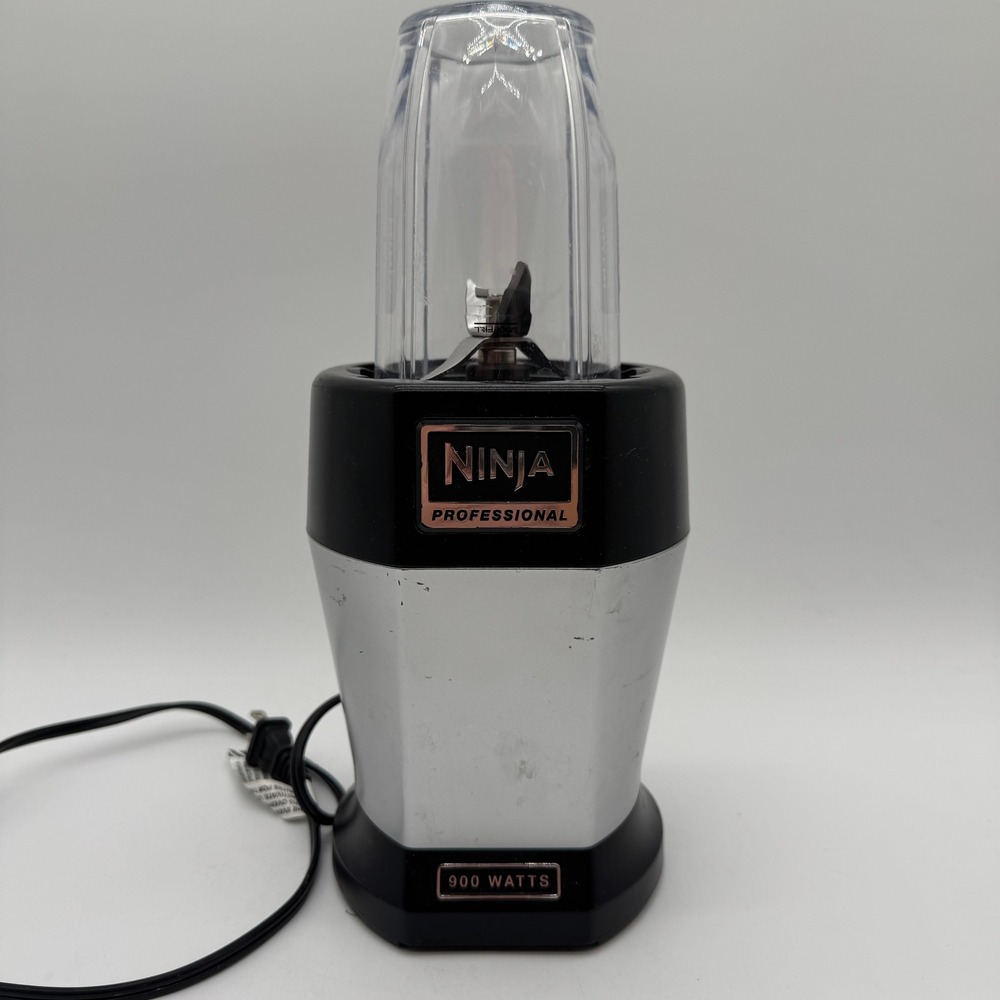 Ninja Professional 900 Watt Personal Blender with 2 Cups and Blade Assembly